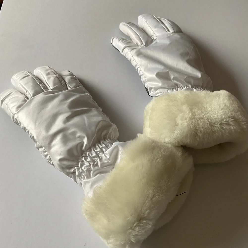 UGG WOMENS ALL WEATHER GLOVES WHITE SIZE L/XL SHEARLING FUR TRIMMED NWOT